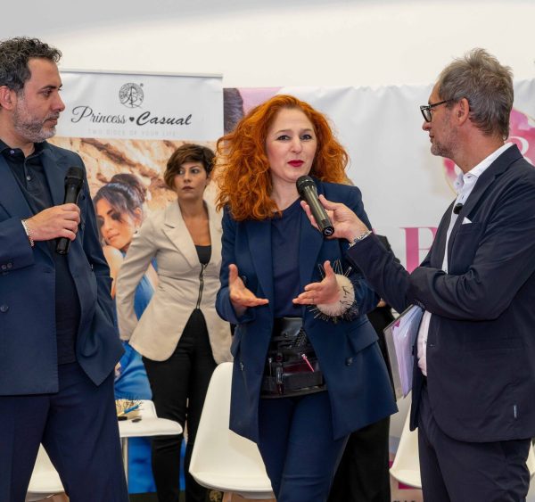 Intervista agli ospiti tra gli stand di Harmonia 2026