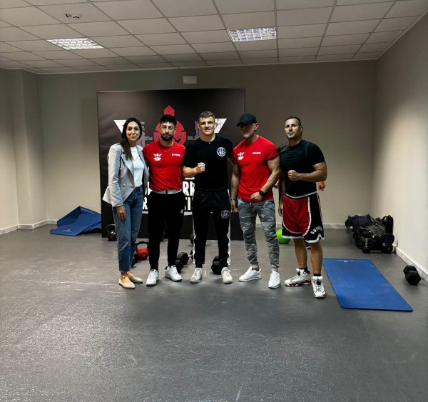 Atleti e staff nell’area fitness di Harmonia 2026