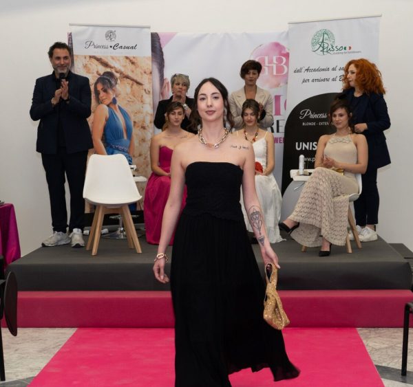 Sfilata sulla passerella di Harmonia 2026